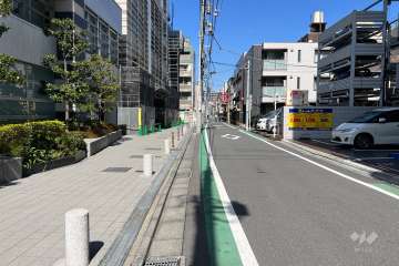 敷地東側の前面道路