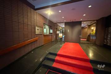 エントランスはオートロック付きです。