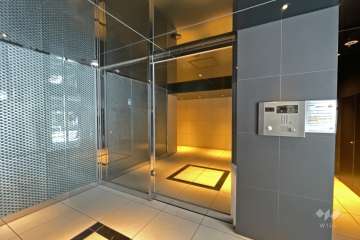 エントランスはオートロック付きです。