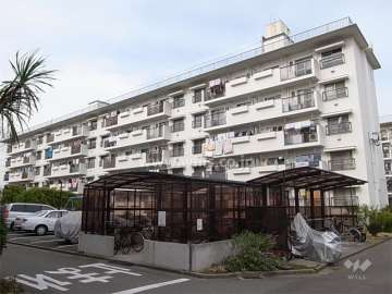 御園団地五号棟の外観（南東側から）