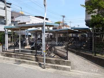 敷地南西部分にある駐輪場