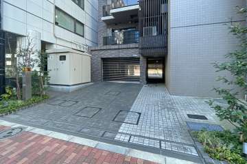 駐車場出入り口（リングシャッター付き）