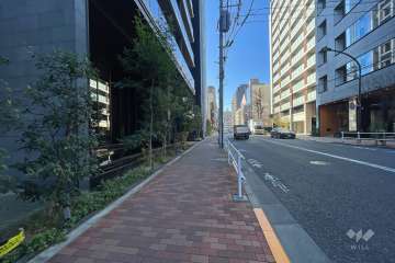 敷地西側の前面道路　