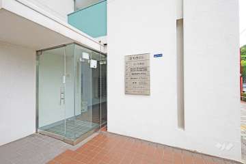 東側エントランス