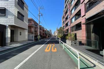 敷地南側の前面道路