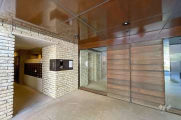 エントランスはオートロック付きです。