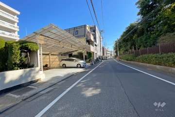 敷地南側の前面道路