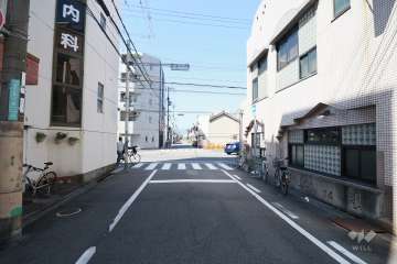 敷地南側の前面道路(東側から)