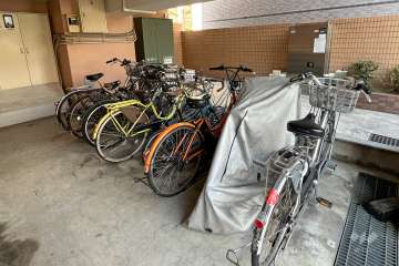 屋内に設けられた駐輪場