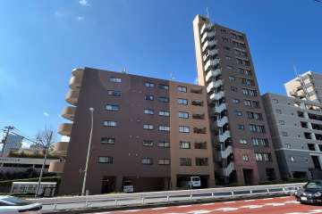 フォーチュンコート市ヶ谷パークヒルズの外観（南東側から）