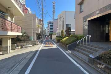 敷地北東側の前面道路
