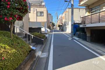 敷地北東側の前面道路