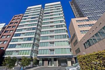 ブランズ市谷田町の外観（東側から）