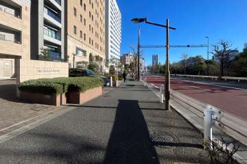 敷地南東側の前面道路