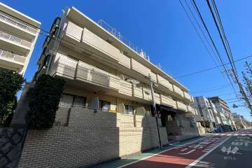 スカイコート市ヶ谷の外観（南西側から）