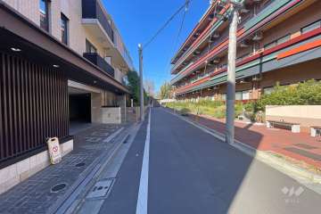 敷地北側の前面道路