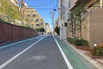 敷地北側の前面道路　