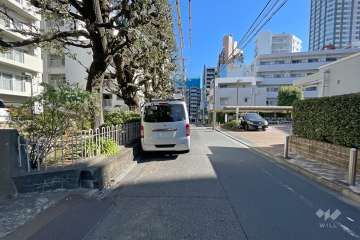 敷地南側の前面道路