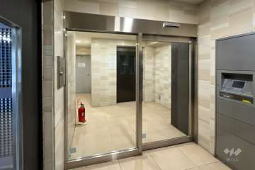 エントランスはオートロック付きです。