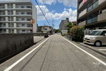 敷地南側の前面道路