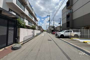 敷地北側の前面道路