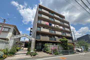 ネオカレント豊中・利倉西の外観（南西側から）