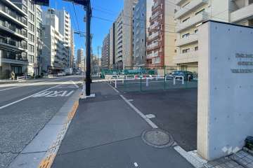 敷地北側の前面道路
