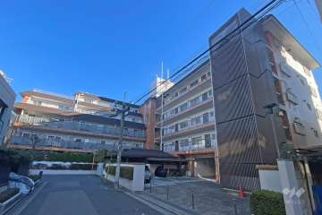 近鉄ハイツ新宿の外観（南西側から）