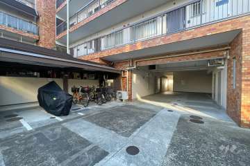 敷地内駐車場（屋内平面式）・駐輪場・バイク置場