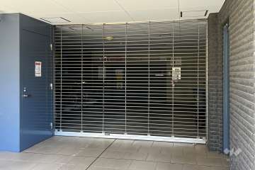 駐車場の出入り口（リングシャッター付き）
