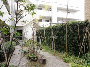 マンションの中庭