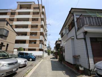 敷地東側の前面道路