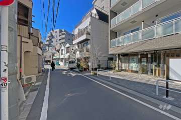 敷地の東側前面道路（北側から）