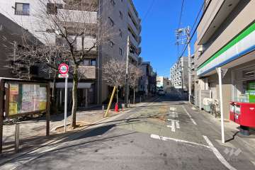 敷地北側の前面道路（東側から）