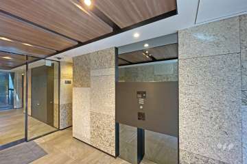 エントランスはオートロック付きです。