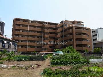 西側から見たリベール塚口プレディオの外観