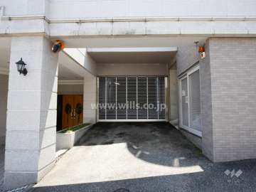 駐車場の出入り口（リングシャッター付き）