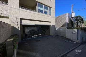 駐車場の出入り口（リングシャッター付き）