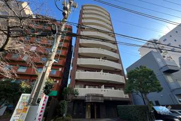 アビテ四谷三丁目の外観（西側から）