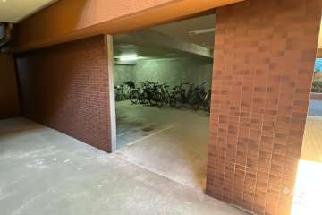 屋内に設けられた駐輪場・バイク置場