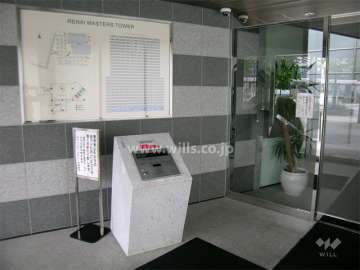 エントランスはオートロック付きです。