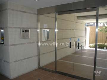 オートロック・宅配ボックス付きのエントランス