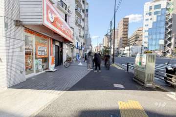 敷地北側の前面道路（東側から）