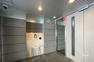 エントランスはオートロック付きです。