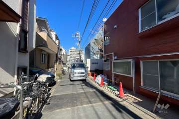 敷地の西側前面道路（南側から）