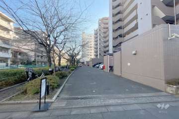 駐車場の出入り口・敷地内駐車場（屋外平面式）