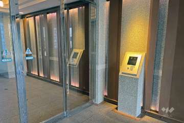 エントランスはオートロック付きです。