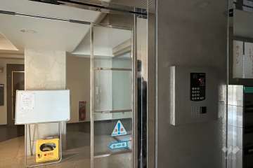 エントランスはオートロック付きです。