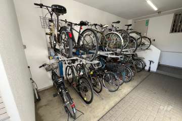 屋内に設けられた駐輪場