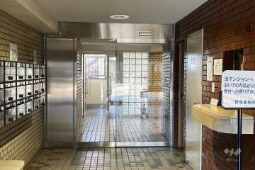 エントランスはオートロック付きです。